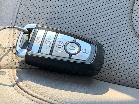 Used 2024 Ford Expedition Limited image 22