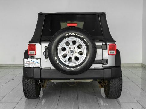 Used 2014 Jeep Wrangler Unlimited Sport AWD/4WD image 7