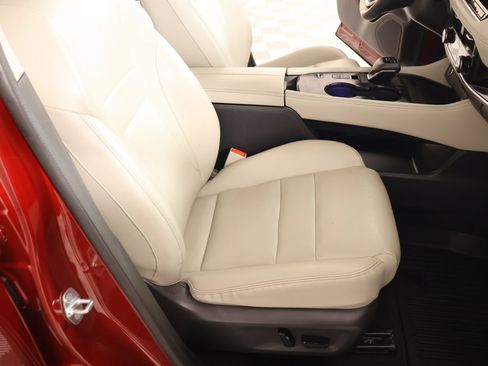 Used 2023 Nissan Rogue SL w/ SL Premium Package FWD image 14