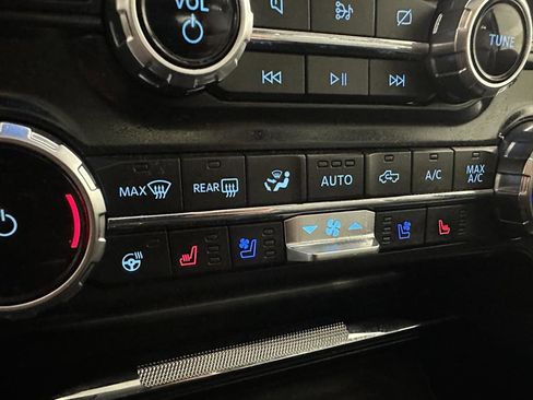 Used 2022 Ford F150 Lariat w/ Equipment Group 502A High AWD/4WD image 40