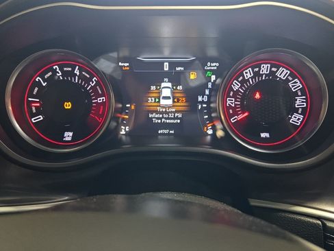 Used 2022 Dodge Challenger SXT w/ Plus Package RWD image 8