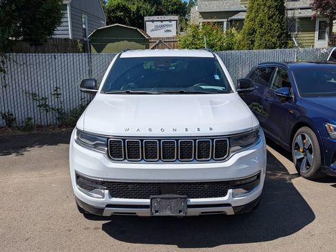 Used 2023 Jeep Wagoneer L Series II AWD/4WD image 9