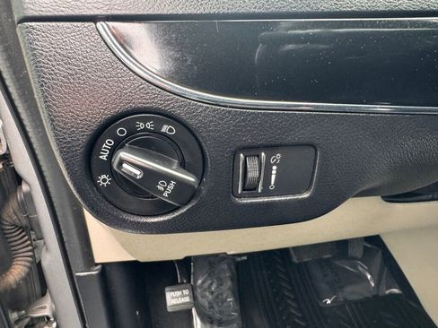 Used 2019 Dodge Grand Caravan SXT image 18