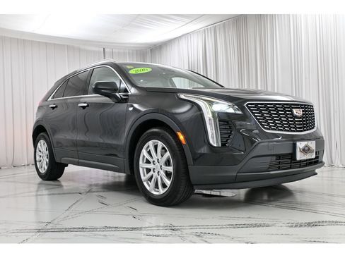 Used 2020 Cadillac XT4 Luxury w/ Cold Weather Package AWD/4WD image 2