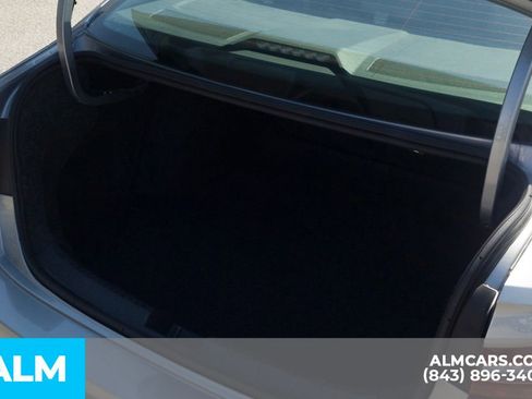 Used 2024 Volkswagen Jetta SE image 8