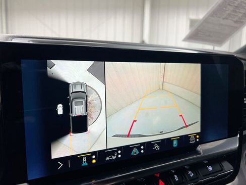 Used 2023 Chevrolet Silverado 1500 High Country w/ Technology Package image 16