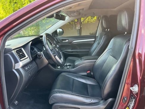 Used 2017 Toyota Highlander XLE image 21