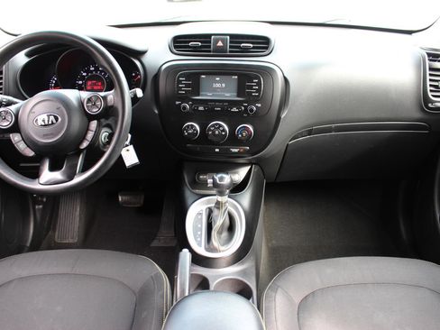 Used 2016 Kia Soul + image 13