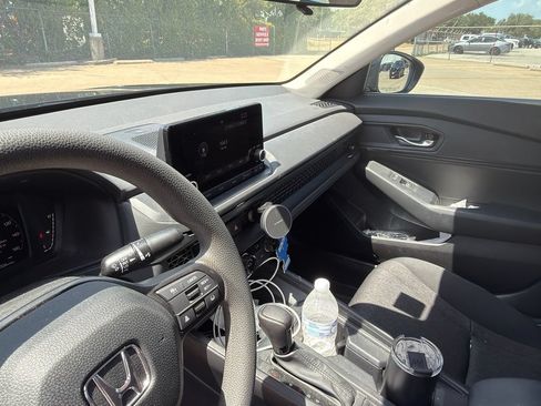 Used 2023 Honda Accord EX image 11