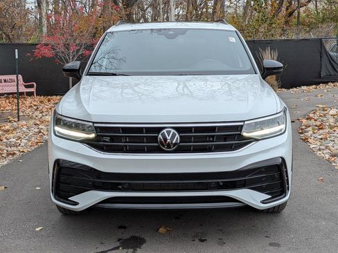 Certified 2024 Volkswagen Tiguan SE R-Line image 9