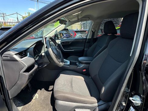 Used 2025 Toyota RAV4 LE AWD/4WD image 20