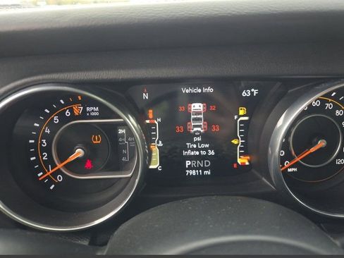 Used 2018 Jeep Wrangler Unlimited Sahara w/ Uconnect 4C Nav & Sound Group AWD/4WD image 6