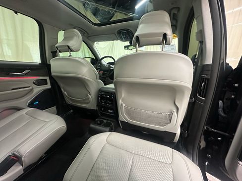 Used 2021 Jeep Grand Cherokee L Overland w/ Advanced Protech Group III AWD/4WD image 19