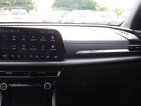 Used 2025 Chevrolet Traverse LT w/ Driver Confidence Package AWD/4WD image 26