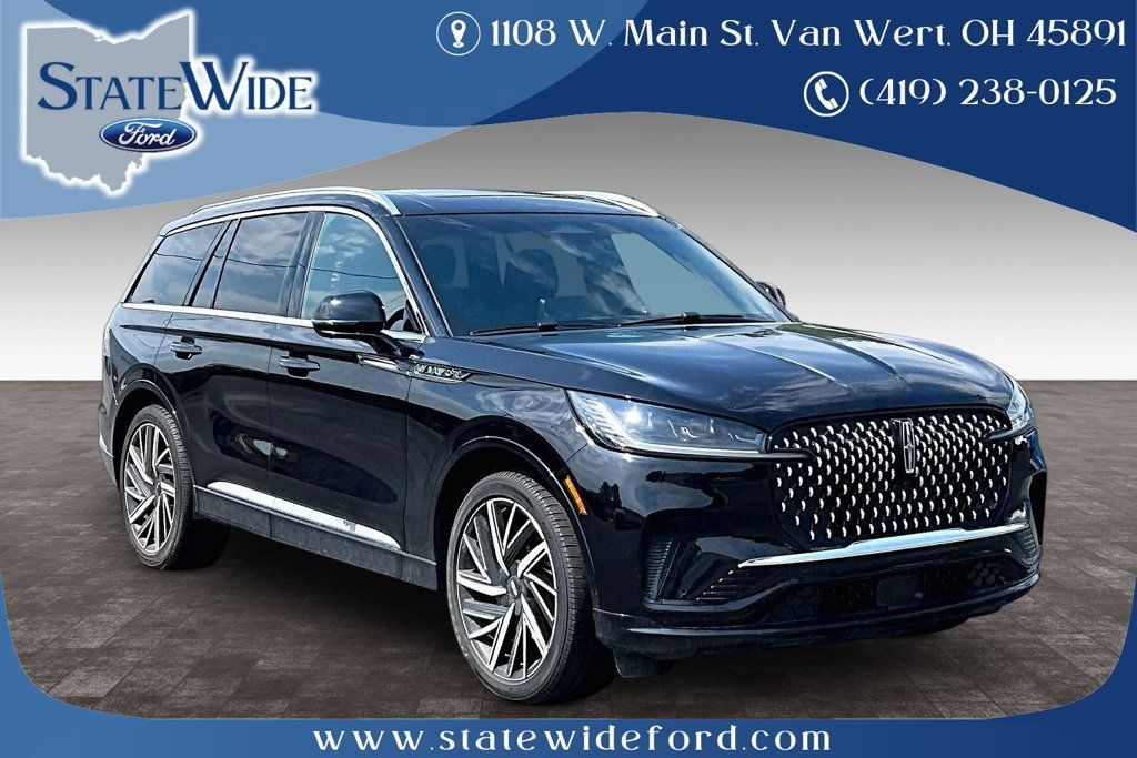 Used 2025 Lincoln Aviator Black Label AWD/4WD image 1