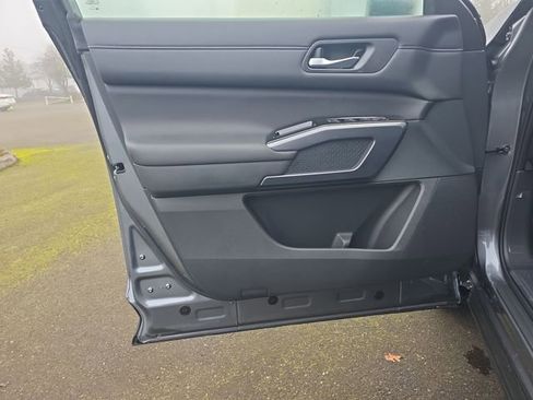 New 2025 Nissan Pathfinder SL image 19