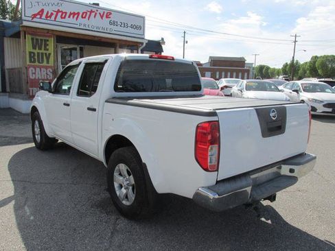 Used 2011 Nissan Frontier SV AWD/4WD image 5