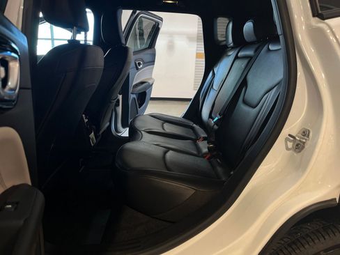 Used 2025 Jeep Compass Limited image 25