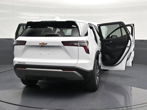 Used 2026 Chevrolet Equinox LT w/ Safety and Technology Package FWD image 37