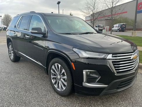 Used 2023 Chevrolet Traverse Premier AWD/4WD image 2