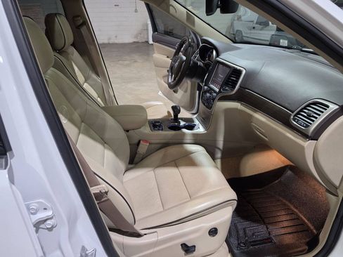 Used 2014 Jeep Grand Cherokee Overland AWD/4WD image 36