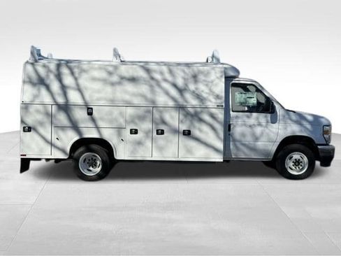 New 2024 Ford E-450 and Econoline 450 Super Duty w/ Power Windows & Locks Group image 4