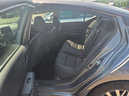 Used 2025 Nissan Altima 2.5 SV FWD image 7
