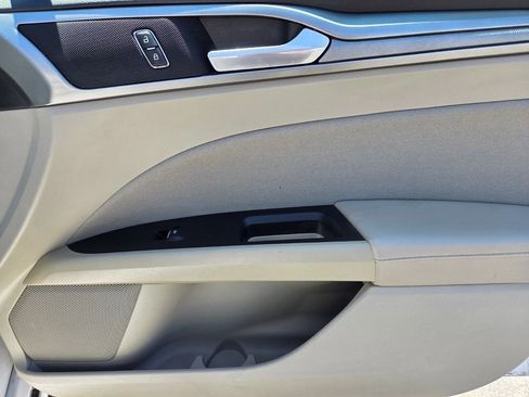 Used 2019 Ford Fusion SE AWD/4WD image 21