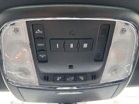 Used 2022 Jeep Grand Cherokee Laredo X image 30