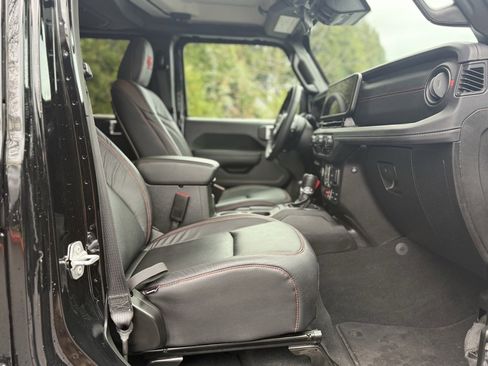 Used 2025 Jeep Wrangler Unlimited Rubicon image 17