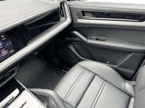 New 2026 Porsche Cayenne image 28