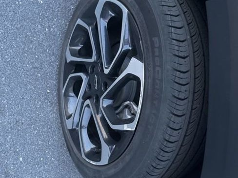 Used 2025 Chevrolet Trax RS w/ Driver Confidence Package image 11