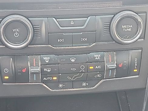 Used 2017 Ford Explorer XLT w/ Equipment Group 202A AWD/4WD image 8