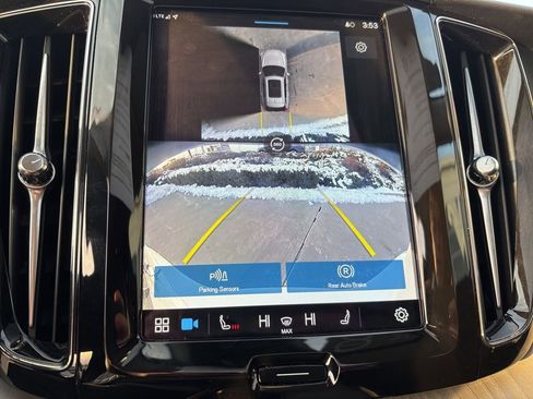 Used 2025 Volvo XC60 B5 Plus image 29