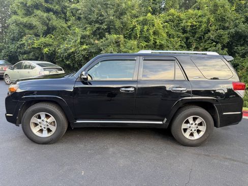 Used 2013 Toyota 4Runner SR5 w/ Convenience Pkg RWD image 2