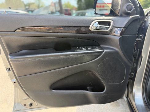 Used 2013 Jeep Grand Cherokee Laredo RWD image 16