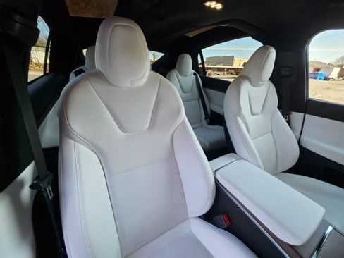 Used 2023 Tesla Model X image 57