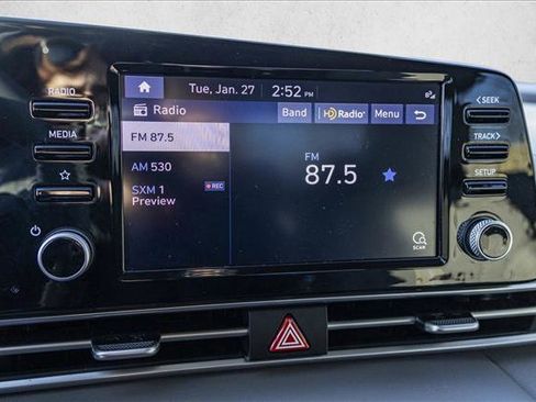 Certified 2022 Hyundai Elantra SEL w/ Convenience + Premium Package image 17