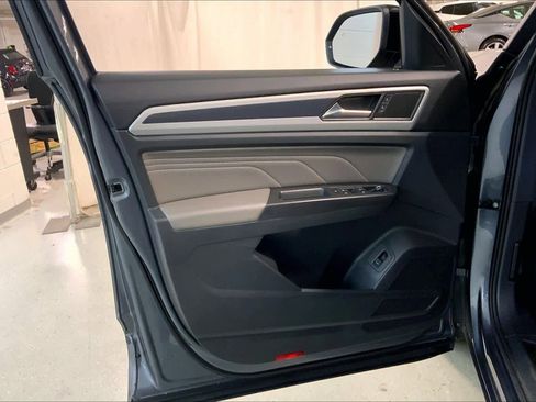 Used 2023 Volkswagen Atlas SEL R-Line image 21