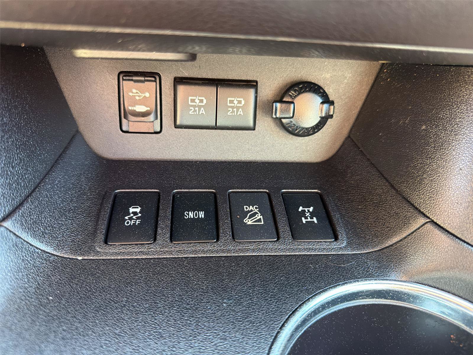 Used 2018 Toyota Highlander XLE AWD/4WD image 13