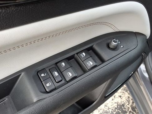 Certified 2024 Jeep Compass Limited AWD/4WD image 7