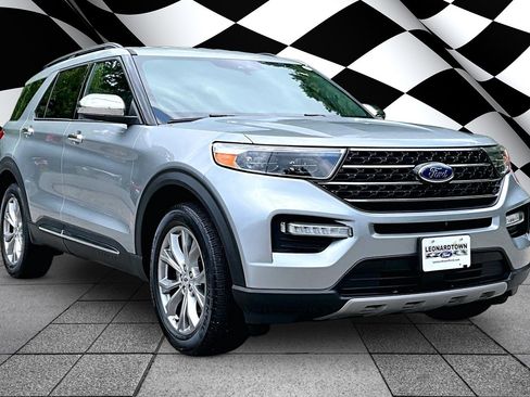 Certified 2020 Ford Explorer XLT w/ Equipment Group 202A AWD/4WD image 11