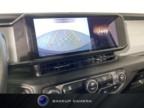 Used 2025 Jeep Wrangler Sport AWD/4WD image 4