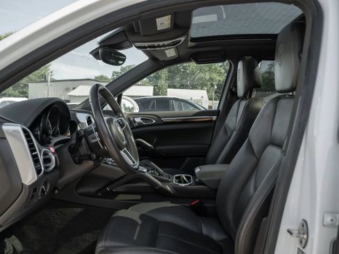 Used 2017 Porsche Cayenne AWD/4WD image 7