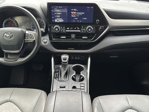 Used 2023 Toyota Highlander Bronze Edition image 18