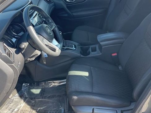 Used 2017 Nissan Rogue S image 5