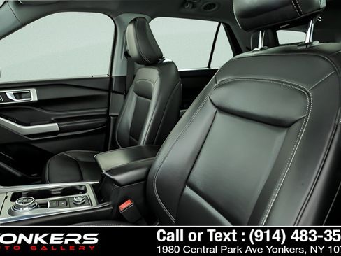 Used 2022 Ford Explorer XLT w/ Equipment Group 202A AWD/4WD image 17