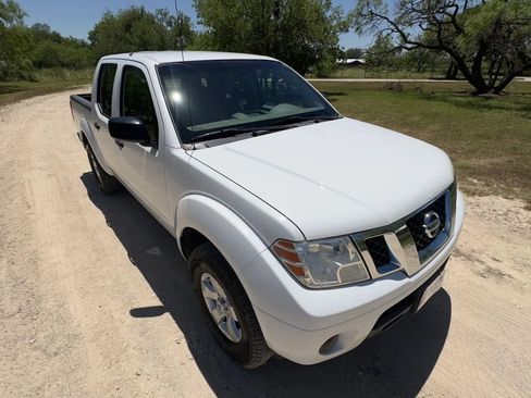 Used 2012 Nissan Frontier SV RWD image 9