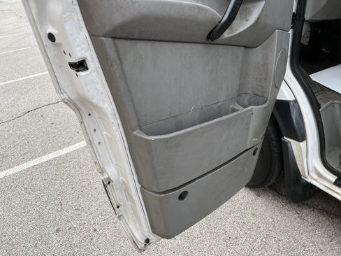 Used 2014 Mercedes-Benz Sprinter 2500 image 28