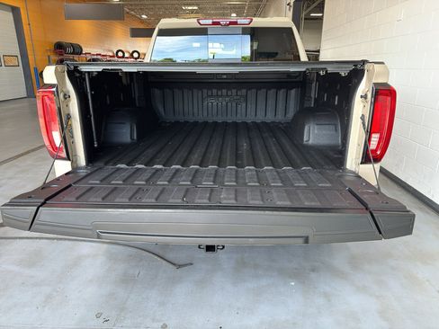 Used 2022 GMC Sierra 1500 AT4 w/ AT4 Premium Package AWD/4WD image 23